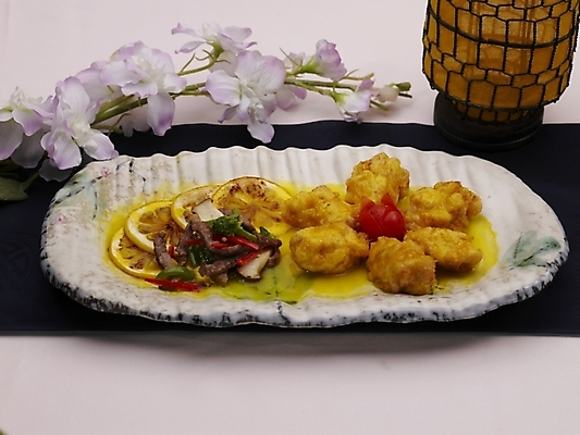 포토 JPG 스튜디오촬영 식물 그릇 식기 접시 꽃 음식 젓가락 실내 사람없음 장식 컵 중식 물컵 레몬치킨 샤오마이 국내포토 수저 내부 치킨 파일형식