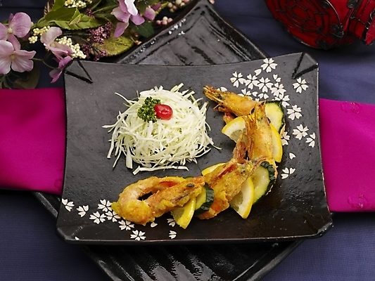 포토 JPG 스튜디오촬영 그릇 식기 접시 꽃 음식 실내 사람없음 장식 중식 보라색 새우튀김 국내포토 식물 컬러 새우 내부 튀김 파일형식