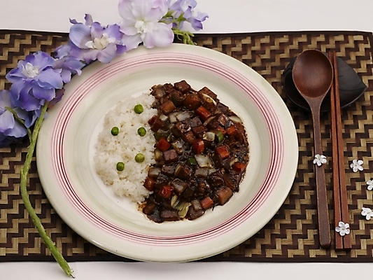 포토 JPG 스튜디오촬영 그릇 식기 접시 꽃 음식 젓가락 밥 실내 근접촬영 사람없음 장식 하이앵글 중식 숟가락 자장밥 짜장밥 국내포토 식물 뷰포인트 수저 내부 파일형식