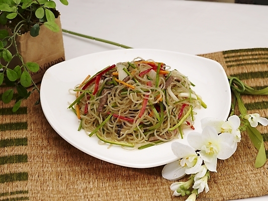 포토 JPG 스튜디오촬영 그릇 식기 접시 꽃 음식 실내 근접촬영 사람없음 장식 중식 면류 면 잡채 국내포토 식물 뷰포인트 내부 파일형식