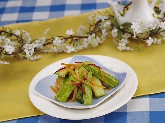 포토 JPG 스튜디오촬영 그릇 식기 접시 꽃 음식 실내 근접촬영 사람없음 장식 중식 오이절임 오이초절임 국내포토 식물 뷰포인트 절임 파일형식