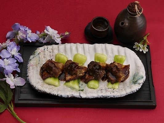 포토 JPG 스튜디오촬영 그릇 식기 접시 꽃 음식 술잔 술병 쟁반 실내 돼지고기 근접촬영 사람없음 장식 하이앵글 중식 청경채 빨간배경 국내포토 식물 뷰포인트 백그라운드 채소 병_용기 잔 주류 육류 내부 빨간색 파일형식