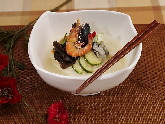 포토 JPG 스튜디오촬영 그릇 식기 접시 음식 젓가락 새우 실내 사람없음 장식 중식 버섯 흰색 면류 면 짬뽕 백짬뽕 국내포토 컬러 수저 갑각류 내부 파일형식