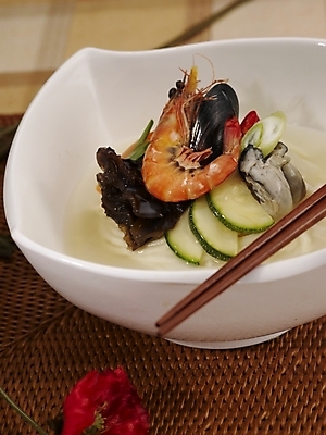 포토 JPG 스튜디오촬영 그릇 식기 접시 음식 젓가락 호박 새우 실내 근접촬영 사람없음 장식 중식 버섯 흰색 면류 면 짬뽕 백짬뽕 국내포토 뷰포인트 컬러 채소 수저 갑각류 내부 파일형식