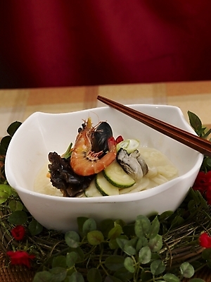 포토 JPG 스튜디오촬영 그릇 식기 접시 음식 젓가락 새우 실내 근접촬영 사람없음 장식 초록색 중식 버섯 흰색 면류 면 짬뽕 백짬뽕 국내포토 뷰포인트 컬러 수저 갑각류 내부 파일형식