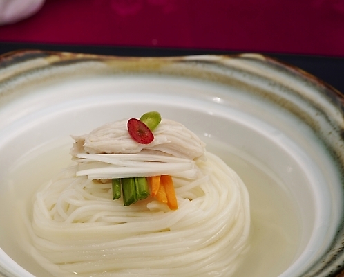 포토 JPG 스튜디오촬영 그릇 식기 접시 음식 실내 근접촬영 사람없음 장식 중식 면류 면 기스면 국내포토 뷰포인트 내부 파일형식