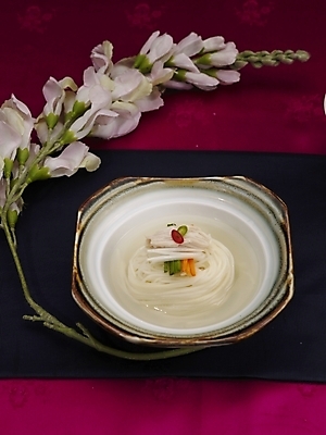 포토 JPG 스튜디오촬영 그릇 식기 접시 꽃 음식 실내 사람없음 장식 중식 면류 면 기스면 국내포토 식물 내부 파일형식