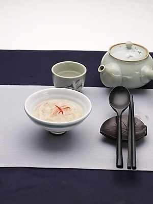 포토 JPG 스튜디오촬영 그릇 식기 접시 음식 젓가락 주전자 실내 사람없음 장식 세로 중식 숟가락 게살스프 국내포토 주방용품 수저 내부 수프 파일형식