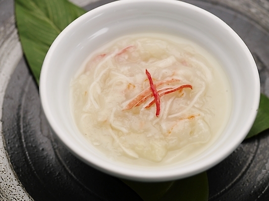 포토 JPG 스튜디오촬영 그릇 식기 접시 음식 실내 근접촬영 사람없음 장식 가로 초록색 하이앵글 중식 게살스프 국내포토 뷰포인트 컬러 내부 수프 파일형식