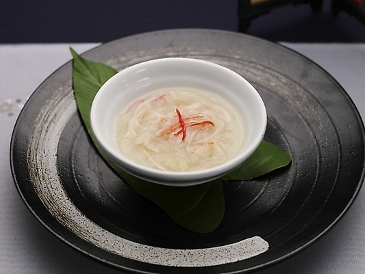 포토 JPG 스튜디오촬영 그릇 식기 접시 음식 실내 근접촬영 사람없음 장식 가로 초록색 중식 게살스프 국내포토 뷰포인트 컬러 내부 수프 파일형식