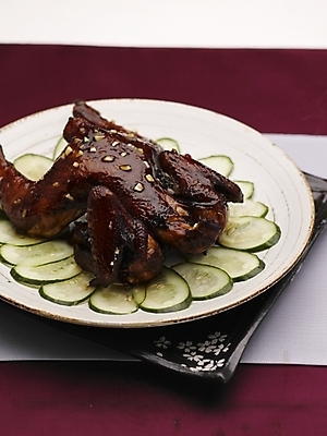 포토 JPG 스튜디오촬영 그릇 식기 접시 음식 오이 실내 근접촬영 사람없음 장식 세로 초록색 중식 치킨 닭 깐풍소스닭튀김 국내포토 뷰포인트 컬러 채소 조류 튀김 닭고기요리 파일형식