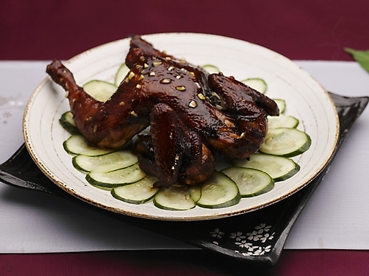 포토 JPG 스튜디오촬영 그릇 식기 접시 음식 오이 실내 근접촬영 사람없음 장식 가로 초록색 중식 치킨 닭 깐풍소스닭튀김 국내포토 뷰포인트 컬러 채소 조류 내부 튀김 닭고기요리 파일형식