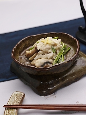 포토 JPG 스튜디오촬영 그릇 식기 접시 음식 젓가락 실내 근접촬영 사람없음 장식 세로 하이앵글 중식 볶음 버섯볶음 닭고기버섯볶음 국내포토 뷰포인트 수저 내부 파일형식