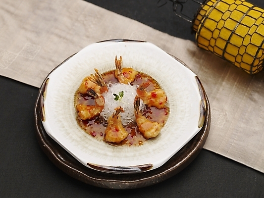 포토 JPG 스튜디오촬영 그릇 식기 접시 음식 새우 실내 근접촬영 사람없음 장식 가로 중식 칠리새우 국내포토 뷰포인트 갑각류 내부 파일형식