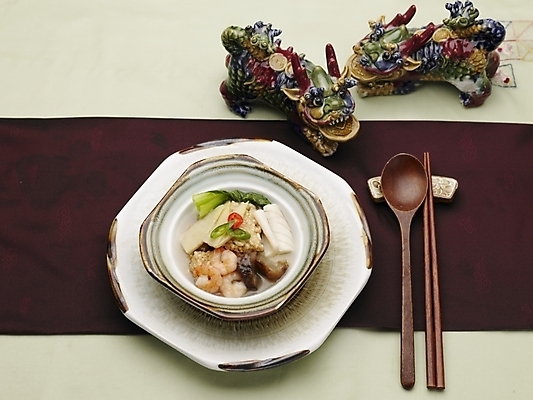 포토 JPG 스튜디오촬영 그릇 식기 접시 음식 젓가락 실내 근접촬영 사람없음 장식 하이앵글 중식 숟가락 꾸어빠탕 누룽지탕 국내포토 뷰포인트 수저 탕 파일형식