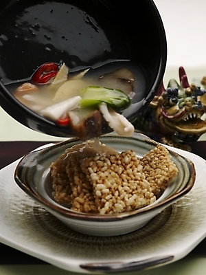 포토 JPG 스튜디오촬영 그릇 식기 접시 음식 실내 근접촬영 사람없음 장식 중식 붓기 누룽지탕 국내포토 뷰포인트 모션 내부 탕 파일형식