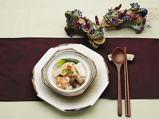 포토 JPG 스튜디오촬영 그릇 식기 접시 음식 젓가락 실내 근접촬영 사람없음 장식 하이앵글 중식 숟가락 꾸어빠탕 누룽지탕 국내포토 뷰포인트 수저 내부 탕 파일형식