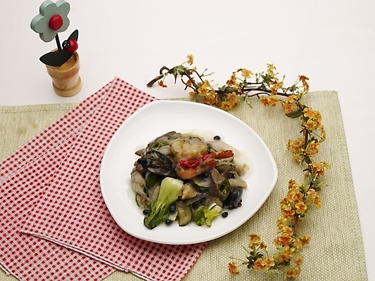 포토 JPG 스튜디오촬영 그릇 식기 접시 음식 실내 근접촬영 사람없음 장식 가로 하이앵글 중식 식탁보 미니화분 마늘콩소스해산물요리 국내포토 화분 뷰포인트 내부 파일형식