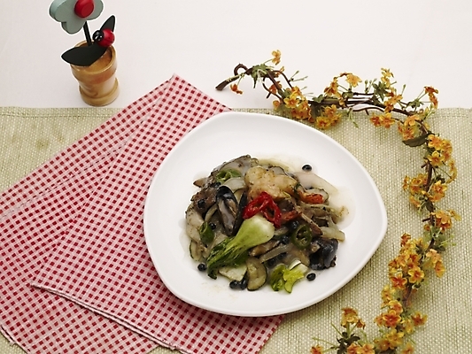 포토 JPG 스튜디오촬영 그릇 식기 접시 음식 실내 근접촬영 사람없음 장식 가로 하이앵글 중식 식탁보 미니화분 마늘콩소스해산물요리 국내포토 화분 뷰포인트 내부 파일형식