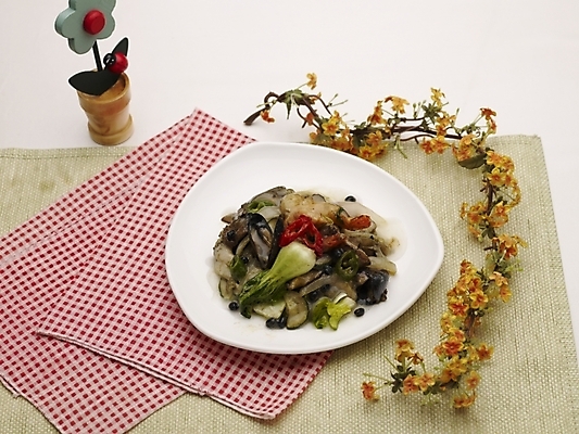 포토 JPG 스튜디오촬영 그릇 식기 접시 꽃 음식 실내 근접촬영 사람없음 장식 가로 하이앵글 중식 식탁보 미니화분 마늘콩소스해산물요리 국내포토 식물 화분 뷰포인트 내부 파일형식