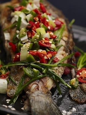 포토 JPG 스튜디오촬영 그릇 식기 접시 음식 실내 근접촬영 사람없음 장식 세로 중식 생선찜 국내포토 뷰포인트 내부 찜 파일형식