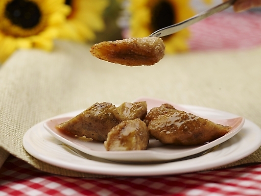 포토 JPG 스튜디오촬영 그릇 식기 접시 꽃 음식 포크 해바라기 실내 근접촬영 사람없음 장식 가로 빨간색 노란색 중식 식탁보 빠스 국내포토 식물 뷰포인트 컬러 내부 파일형식