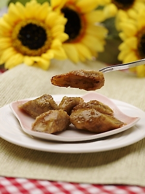 포토 JPG 스튜디오촬영 그릇 식기 접시 꽃 음식 포크 해바라기 실내 근접촬영 사람없음 장식 빨간색 세로 노란색 중식 식탁보 빠스 국내포토 식물 뷰포인트 컬러 내부 파일형식