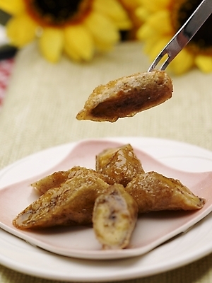 포토 JPG 스튜디오촬영 그릇 식기 접시 음식 포크 해바라기 실내 근접촬영 사람없음 장식 빨간색 세로 노란색 중식 빠스 국내포토 꽃 뷰포인트 컬러 내부 파일형식