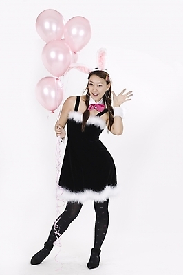 포토 JPG 스튜디오촬영 전신 모델 여자 포즈 모션 실내 한명 서기 미소 사람 이벤트 20대 성인 파티 한국인 토끼머리띠 바니걸 풍선 여자만 여자한명만 성인여자만 청년만 청년여자만 성인한명만 청년여자한명만 성인여자한명만 성인만 국내포토 1 표정 동양인 청년 내부 머리띠 파일형식