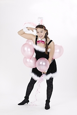 포토 JPG 스튜디오촬영 전신 모델 여자 포즈 모션 실내 한명 서기 미소 사람 이벤트 20대 성인 파티 한국인 토끼머리띠 바니걸 풍선 여자만 여자한명만 성인여자만 청년만 청년여자만 성인한명만 청년여자한명만 성인여자한명만 성인만 국내포토 1 표정 동양인 청년 내부 머리띠 파일형식