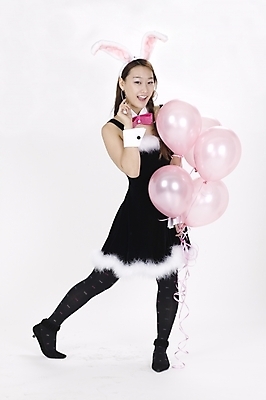 포토 JPG 스튜디오촬영 전신 모델 여자 포즈 모션 실내 한명 서기 미소 사람 이벤트 20대 성인 파티 한국인 토끼머리띠 바니걸 풍선 여자만 여자한명만 성인여자만 청년만 청년여자만 성인한명만 청년여자한명만 성인여자한명만 성인만 국내포토 1 표정 동양인 청년 내부 머리띠 파일형식