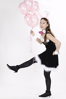 포토 JPG 스튜디오촬영 전신 모델 여자 포즈 모션 실내 한명 서기 미소 사람 이벤트 20대 성인 파티 한국인 토끼머리띠 바니걸 풍선 여자만 여자한명만 성인여자만 청년만 청년여자만 성인한명만 청년여자한명만 성인여자한명만 성인만 국내포토 1 표정 동양인 청년 내부 머리띠 파일형식