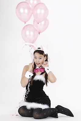 포토 JPG 스튜디오촬영 전신 모델 여자 포즈 모션 나비넥타이 실내 한명 미소 사람 앉기 이벤트 20대 성인 파티 한국인 토끼머리띠 바니걸 풍선 여자만 여자한명만 성인여자만 청년만 청년여자만 성인한명만 청년여자한명만 성인여자한명만 성인만 국내포토 1 넥타이 표정 동양인 청년 내부 머리띠 파일형식