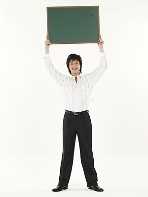 포토 JPG 스튜디오촬영 전신 남자 비즈니스 실내 한명 들기 누끼 사람 20대 성인 세로 칠판 한국인 직장인 비즈니스맨 남자만 남자한명만 성인남자만 청년만 청년남자만 청년남자한명만 성인한명만 성인남자한명만 성인만 국내포토 직업 1 모션 동양인 청년 내부 파일형식