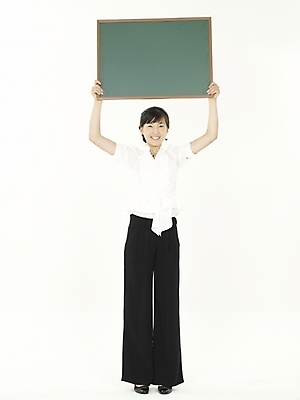 포토 JPG 스튜디오촬영 전신 여자 포즈 비즈니스 실내 표정 한명 들기 누끼 사람 20대 성인 세로 칠판 공백 한국인 직장인 알림 여자만 여자한명만 성인여자만 청년만 청년여자만 성인한명만 청년여자한명만 성인여자한명만 성인만 국내포토 직업 1 모션 동양인 청년 내부 파일형식