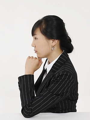 포토 JPG 스튜디오촬영 여자 포즈 실내 표정 한명 누끼 사람 정장 상반신 20대 성인 세로 한국인 직장인 비즈니스우먼 여자만 여자한명만 성인여자만 청년만 청년여자만 성인한명만 청년여자한명만 성인여자한명만 성인만 국내포토 직업 1 옷 비즈니스 동양인 청년 내부 파일형식