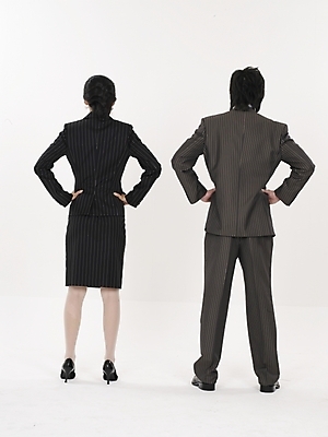 포토 JPG 스튜디오촬영 여자 남자 포즈 스트레스 실내 누끼 사람 정장 20대 성인 두명 뒷모습 세로 한국인 직장인 비즈니스맨 비즈니스우먼 청년만 성인만 국내포토 직업 옷 뷰포인트 비즈니스 동양인 청년 내부 파일형식