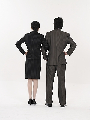 포토 JPG 스튜디오촬영 여자 남자 포즈 스트레스 실내 누끼 사람 정장 20대 성인 두명 뒷모습 세로 한국인 직장인 비즈니스맨 비즈니스우먼 청년만 성인만 국내포토 직업 옷 뷰포인트 비즈니스 동양인 청년 내부 파일형식