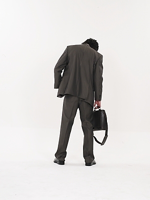 포토 JPG 스튜디오촬영 남자 포즈 서류가방 가방 스트레스 실내 피곤 한명 누끼 사람 정장 20대 성인 뒷모습 세로 한국인 직장인 비즈니스맨 남자만 남자한명만 성인남자만 청년만 청년남자만 청년남자한명만 성인한명만 성인남자한명만 성인만 국내포토 직업 1 잡화 옷 뷰포인트 컨셉 비즈니스 동양인 청년 내부 파일형식