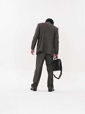 포토 JPG 스튜디오촬영 남자 포즈 서류가방 가방 스트레스 실내 피곤 한명 누끼 사람 정장 20대 성인 뒷모습 세로 한국인 직장인 비즈니스맨 남자만 남자한명만 성인남자만 청년만 청년남자만 청년남자한명만 성인한명만 성인남자한명만 성인만 국내포토 직업 1 잡화 옷 뷰포인트 컨셉 비즈니스 동양인 청년 내부 파일형식