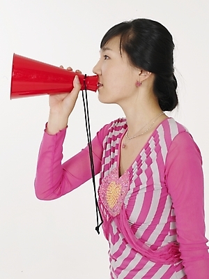 포토 JPG 스튜디오촬영 여자 분홍색 포즈 안내 실내 표정 한명 사람 상반신 20대 성인 빨간색 확성기 한국인 응원용품 알림 여자만 여자한명만 성인여자만 청년만 청년여자만 성인한명만 청년여자한명만 성인여자한명만 성인만 국내포토 1 컬러 동양인 청년 내부 오브젝트 파일형식