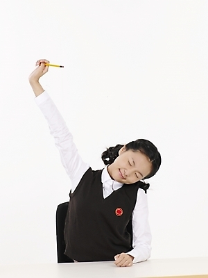 포토 JPG 스튜디오촬영 학생 여학생 여자 포즈 청소년 고등학생 실내 표정 한명 누끼 사람 상반신 10대 세로 연필 노란색 스쿨라이프 공책 한국인 책상 기지개 여자만 여자한명만 십대만 십대여자만 십대여자한명만 국내포토 1 라이프스타일 컬러 가구 학교 모션 문구용품 학용품 동양인 내부 필기구 파일형식