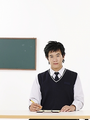 포토 JPG 스튜디오촬영 학생 남자 교복 남학생 포즈 청소년 고등학생 실내 표정 한명 사람 상반신 10대 세로 연필 스쿨라이프 공책 칠판 한국인 책상 남자만 남자한명만 십대만 십대남자만 십대남자한명만 국내포토 1 라이프스타일 옷 가구 학교 문구용품 학용품 동양인 내부 필기구 파일형식