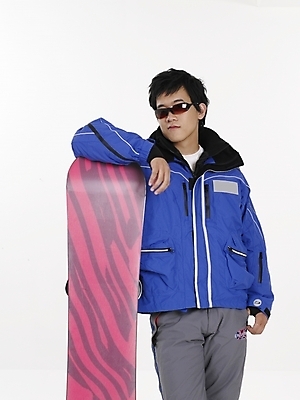 포토 JPG 스튜디오촬영 남자 스포츠 포즈 겨울스포츠 실내 표정 한명 누끼 사람 상반신 20대 레포츠 파란색 청춘 선글라스 한국인 스노우보드 스키복 남자만 남자한명만 성인남자만 청년만 청년남자만 청년남자한명만 성인한명만 성인남자한명만 성인만 국내포토 1 옷 안경 컬러 컨셉 레저 스키 동양인 청년 내부 보드_스포츠 파일형식