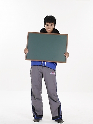 포토 JPG 스튜디오촬영 전신 남자 포즈 실내 표정 한명 누끼 사람 20대 세로 파란색 청춘 칠판 회색 한국인 스키복 남자만 남자한명만 성인남자만 청년만 청년남자만 청년남자한명만 성인한명만 성인남자한명만 성인만 국내포토 1 옷 컬러 컨셉 스키 동양인 청년 내부 파일형식