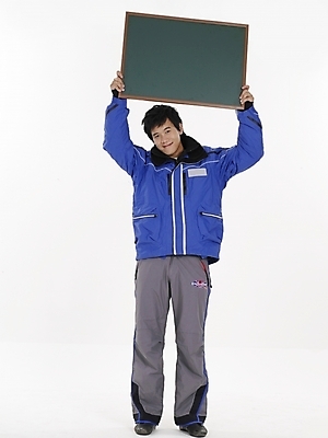 포토 JPG 스튜디오촬영 전신 남자 포즈 실내 표정 한명 누끼 사람 20대 세로 파란색 청춘 칠판 회색 한국인 스키복 남자만 남자한명만 성인남자만 청년만 청년남자만 청년남자한명만 성인한명만 성인남자한명만 성인만 국내포토 1 옷 컬러 컨셉 스키 동양인 청년 내부 파일형식