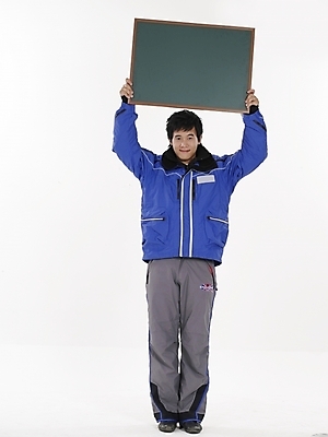 포토 JPG 스튜디오촬영 전신 남자 포즈 실내 표정 한명 누끼 사람 20대 세로 파란색 청춘 칠판 회색 한국인 스키복 남자만 남자한명만 성인남자만 청년만 청년남자만 청년남자한명만 성인한명만 성인남자한명만 성인만 국내포토 1 옷 컬러 컨셉 스키 동양인 청년 내부 파일형식