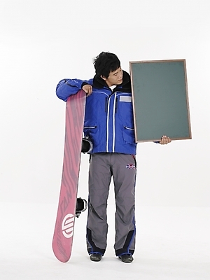 포토 JPG 스튜디오촬영 전신 남자 포즈 겨울스포츠 실내 표정 한명 누끼 사람 20대 세로 레포츠 파란색 청춘 칠판 회색 한국인 스노우보드 스키복 남자만 남자한명만 성인남자만 청년만 청년남자만 청년남자한명만 성인한명만 성인남자한명만 성인만 국내포토 1 옷 스포츠 컬러 컨셉 레저 스키 동양인 청년 내부 보드_스포츠 파일형식