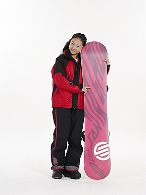 포토 JPG 스튜디오촬영 전신 긴머리 여자 포즈 겨울스포츠 실내 표정 한명 누끼 사람 20대 빨간색 세로 레포츠 청춘 검은색 한국인 스노우보드 스키복 여자만 여자한명만 성인여자만 청년만 청년여자만 성인한명만 청년여자한명만 성인여자한명만 성인만 국내포토 1 헤어스타일 옷 스포츠 컬러 컨셉 레저 스키 동양인 청년 내부 보드_스포츠 파일형식