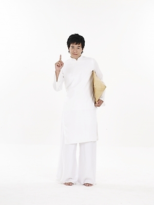 포토 JPG 스튜디오촬영 전신 모델 모자 남자 아시아 외국문화 포즈 실내 표정 한명 누끼 사람 동양인 세로 전통의상 베트남 베트남문화 아오자이 남자만 남자한명만 국내포토 1 동양문화 전통 잡화 나라 문화 인종 내부 동남아시아 파일형식